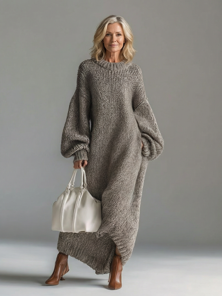 Frieda | Damen Oversize Strickkleid Maxi, warm & bequem - Taupe - Image 5