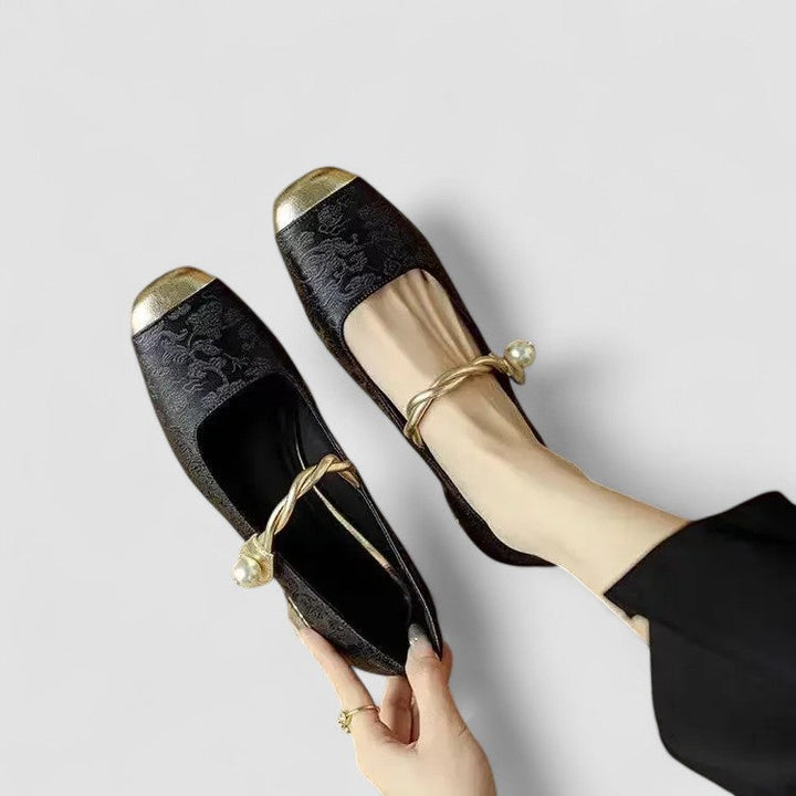 Elena | Damen Mary Jane Pumps mit Niedriger Absatz und Golddetails