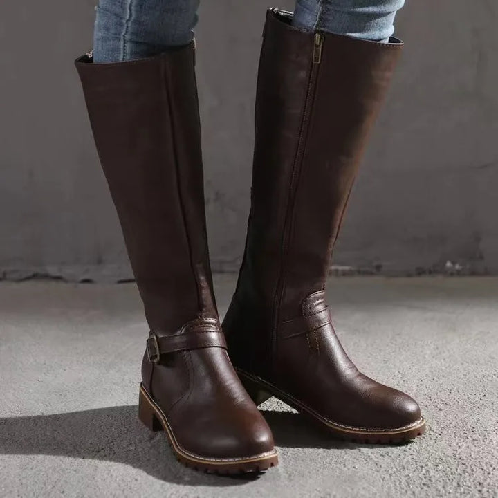 Gisela | Damen Kniehohe Stiefel Schwarz mit Schnalle - Black - Image 2