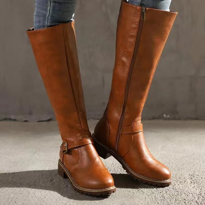 Gisela | Damen Kniehohe Stiefel Schwarz mit Schnalle - Black - Image 4