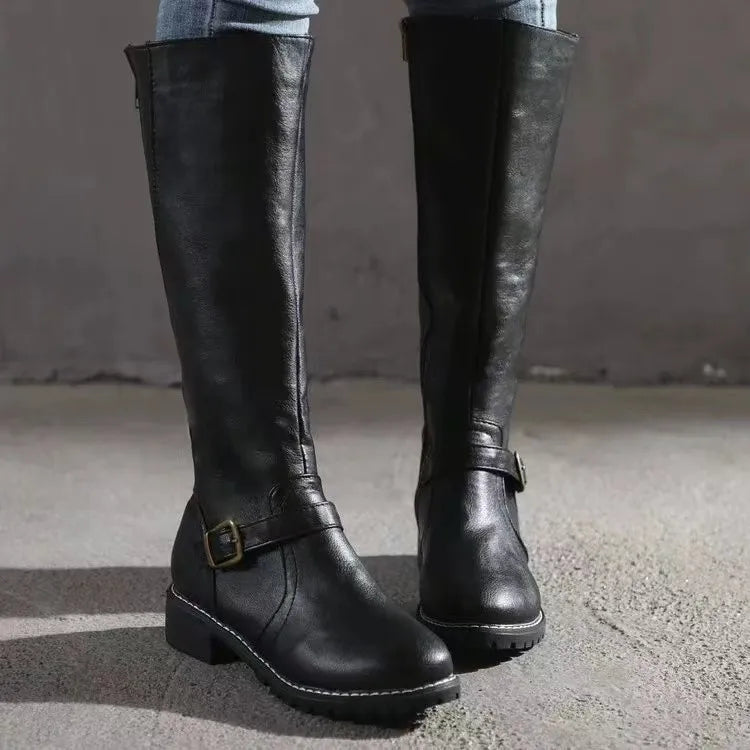 Gisela | Damen Kniehohe Stiefel Schwarz mit Schnalle - Black - Image 7