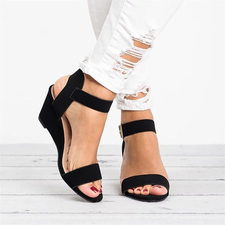 Greta | Damen Keilsandalen mit Knöchelriemen - Black - Image 1