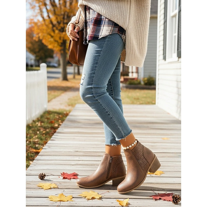 Helvara | Damen Stiefeletten mit Blockabsatz und Cutout - Image 6