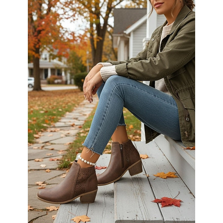 Helvara | Damen Stiefeletten mit Blockabsatz und Cutout - Image 7