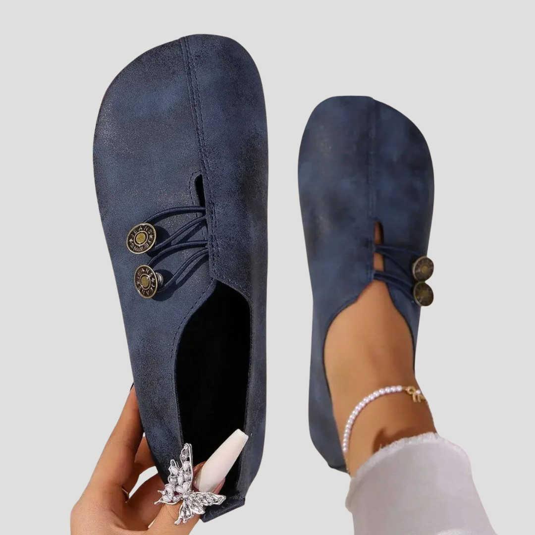 Ingrid | Damen Flache Slipper mit Knopfdetail - Black - Image 3
