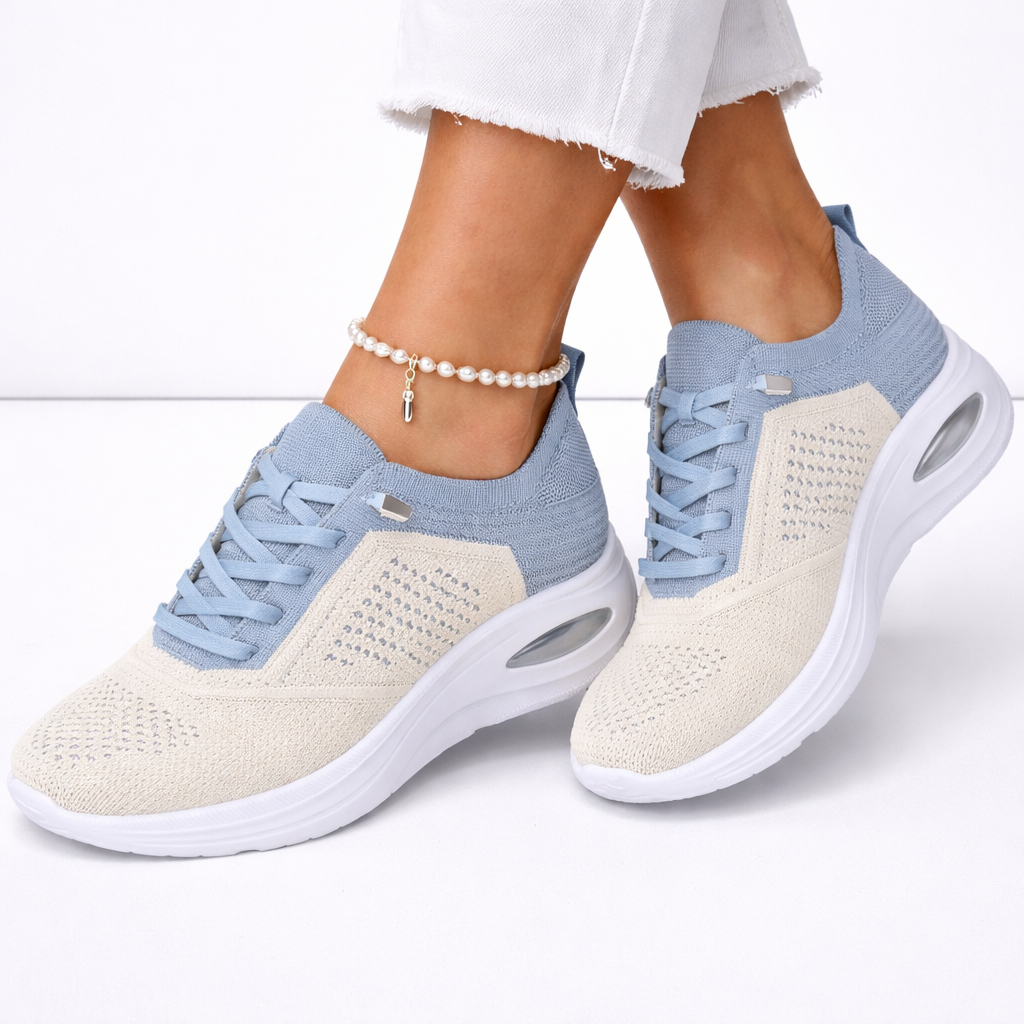 Kassandra | Damen Leichte Schnür Sneaker - Black - Image 2