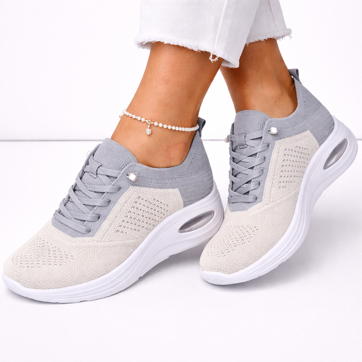 Kassandra | Damen Leichte Schnür Sneaker - Black - Image 3