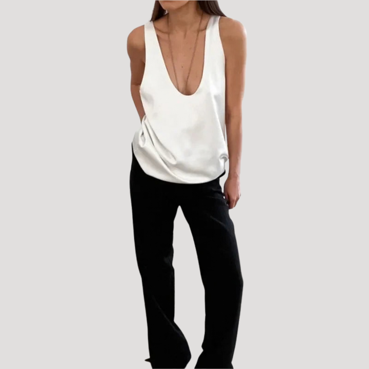 Katja | Damen Tanktop Tiefem V-Ausschnitt Ärmellos - Black - Image 4