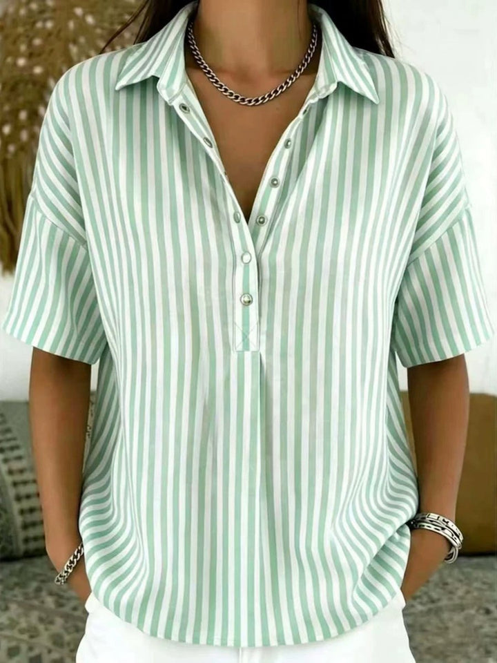 Kirra | Damen Gestreifte Kurzarmbluse mit Polokragen - Striped - Image 1