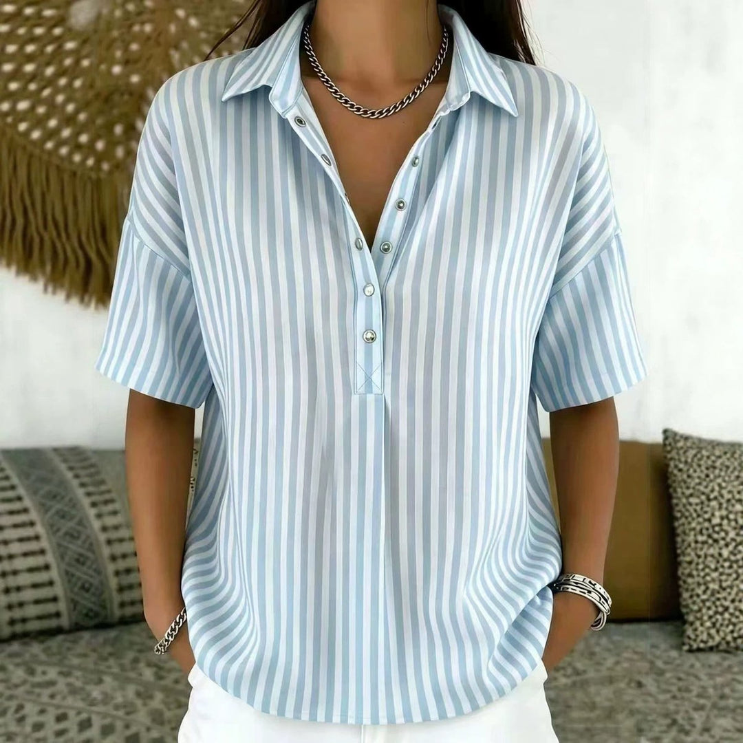 Kirra | Damen Gestreifte Kurzarmbluse mit Polokragen - Striped - Image 7
