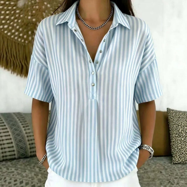 Kirra | Damen Gestreifte Kurzarmbluse mit Polokragen - Striped - Image 7