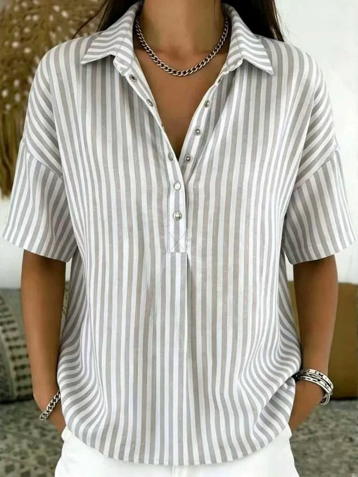 Kirra | Damen Gestreifte Kurzarmbluse mit Polokragen - Striped - Image 8