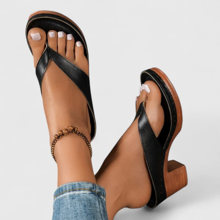 Klara | Damen Schwarze Riemchen Sandaletten Blockabsatz - Black - Image 1