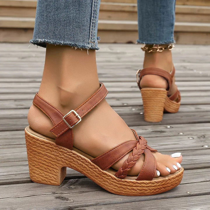 Lysander | Damen Keilsandalen mit geflochtenen Riemchen - White - Image 9