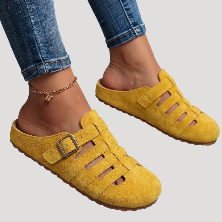Matilda | Damen Schnallen Clogs mit Cut-Out Details - Yellow - Image 1