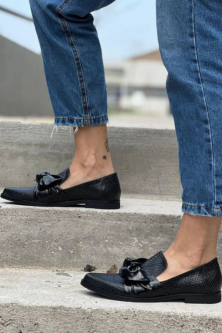 Meliora | Damen Schwarze Loafer mit Schleife - Black - Image 4