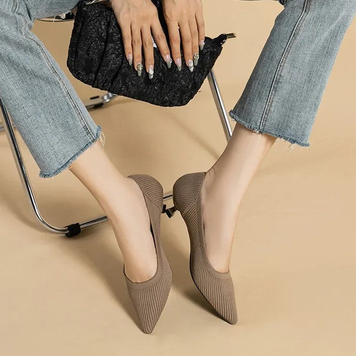 Meret | Damen Kitten Heel Pumps Spitze Slip-on - Taupe - Image 2
