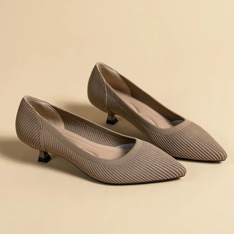 Meret | Damen Kitten Heel Pumps Spitze Slip-on - Taupe - Image 9