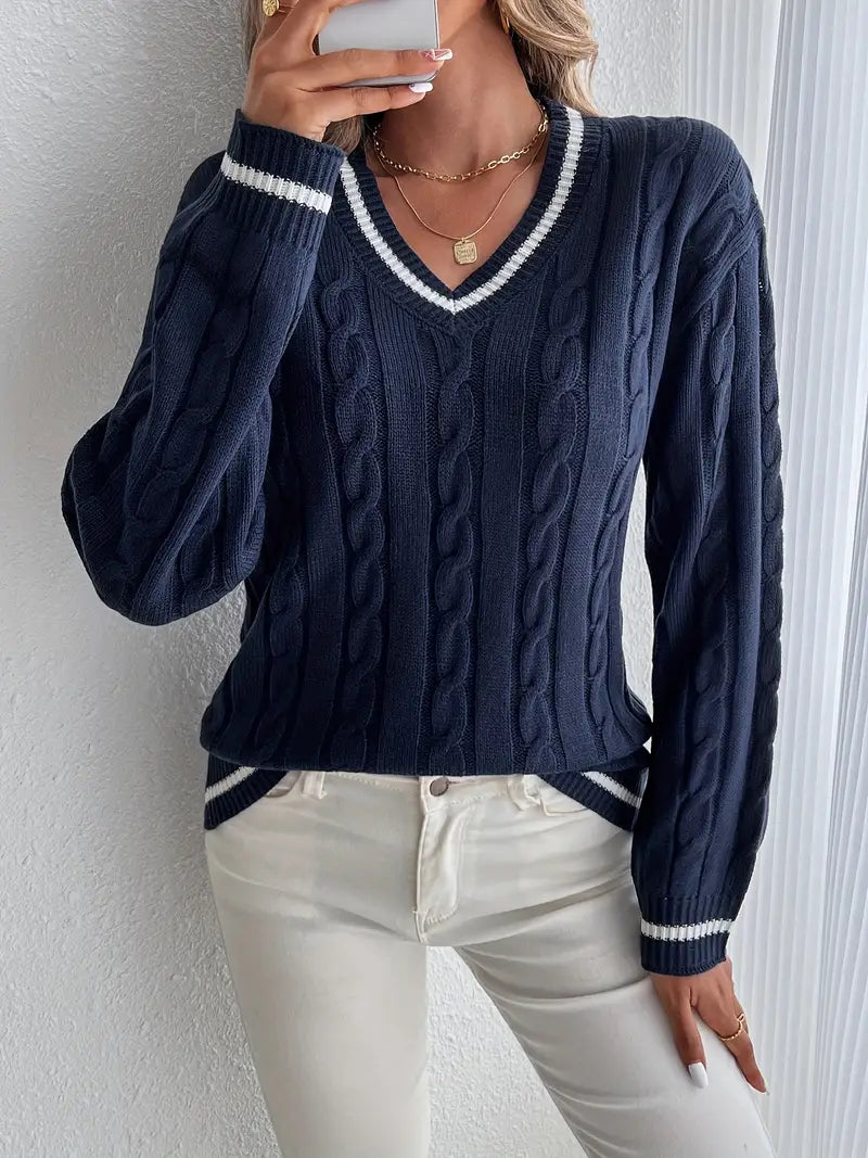 Merewyn | Damen Strickpullover V-Ausschnitt Zopfmuster - Navy - Image 1
