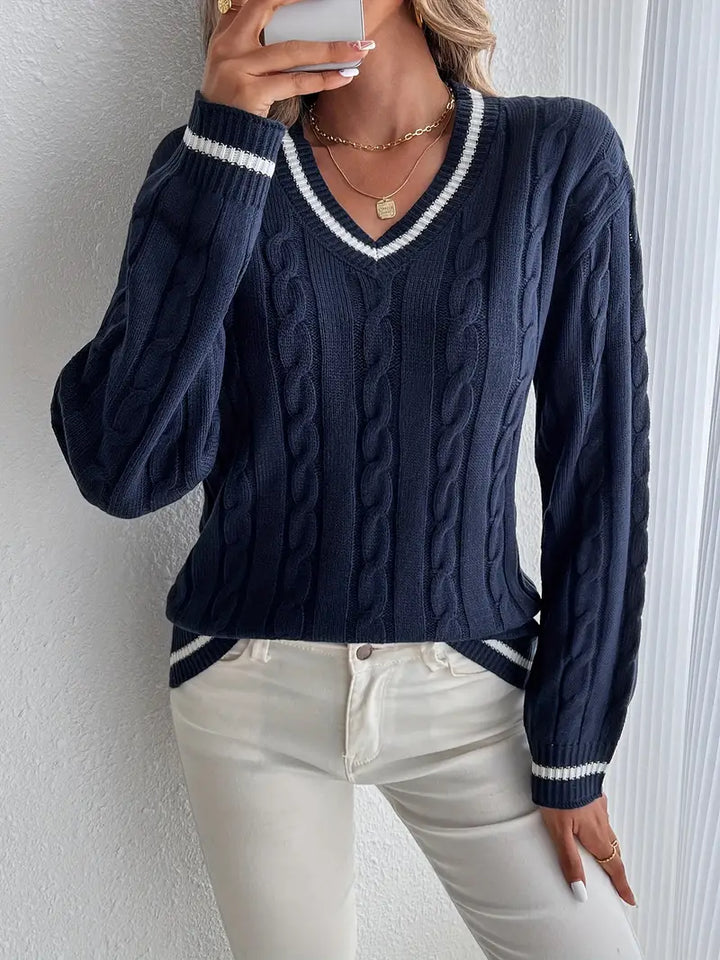 Merewyn | Damen Strickpullover V-Ausschnitt Zopfmuster - Navy - Image 1