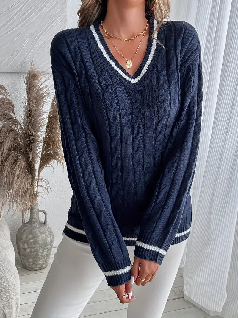 Merewyn | Damen Strickpullover V-Ausschnitt Zopfmuster - Navy - Image 2