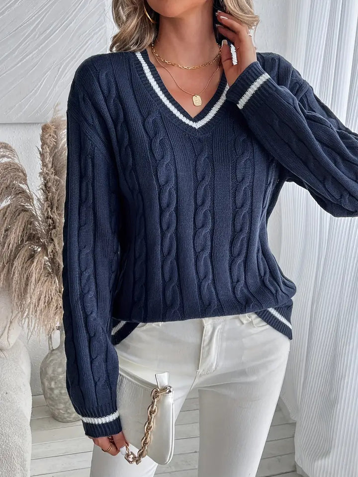 Merewyn | Damen Strickpullover V-Ausschnitt Zopfmuster - Navy - Image 4