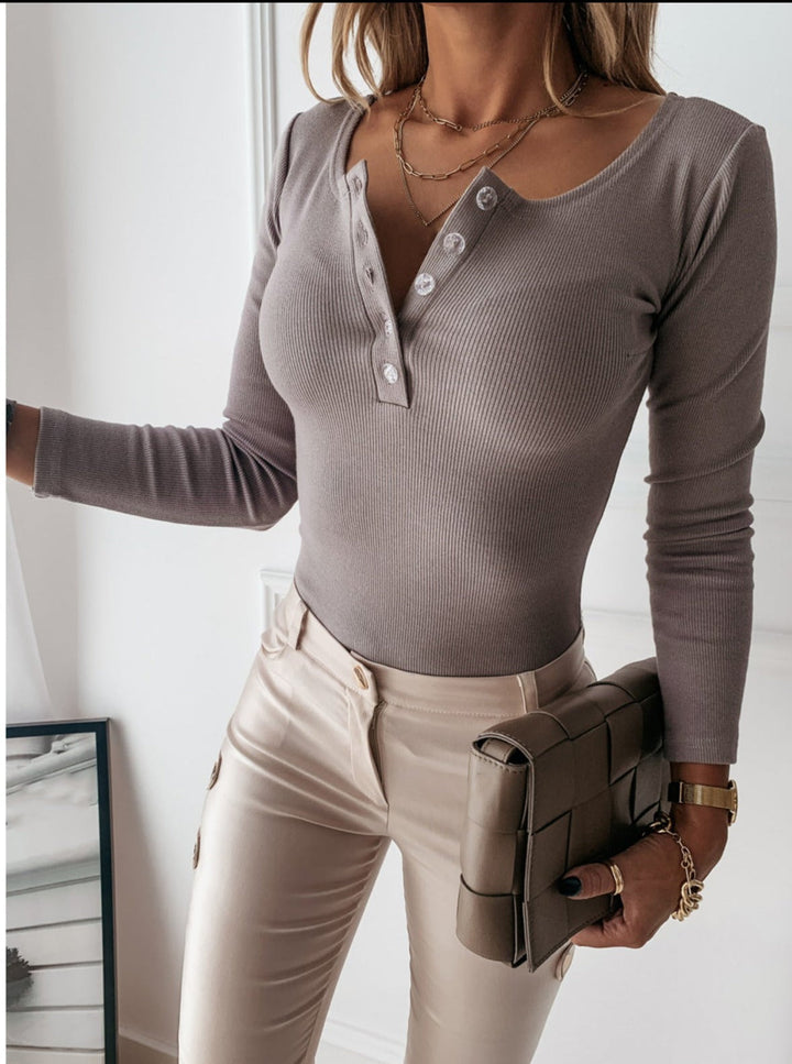 Perla | Damen Geripptes Henley Langarmshirt Slim Fit - Taupe - Image 1