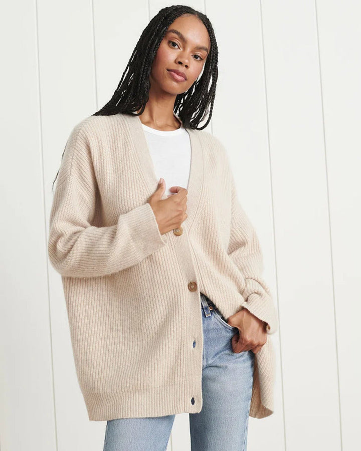 Solveig | Damen Oversize Strickjacke mit V-Ausschnitt - Taupe - Image 10