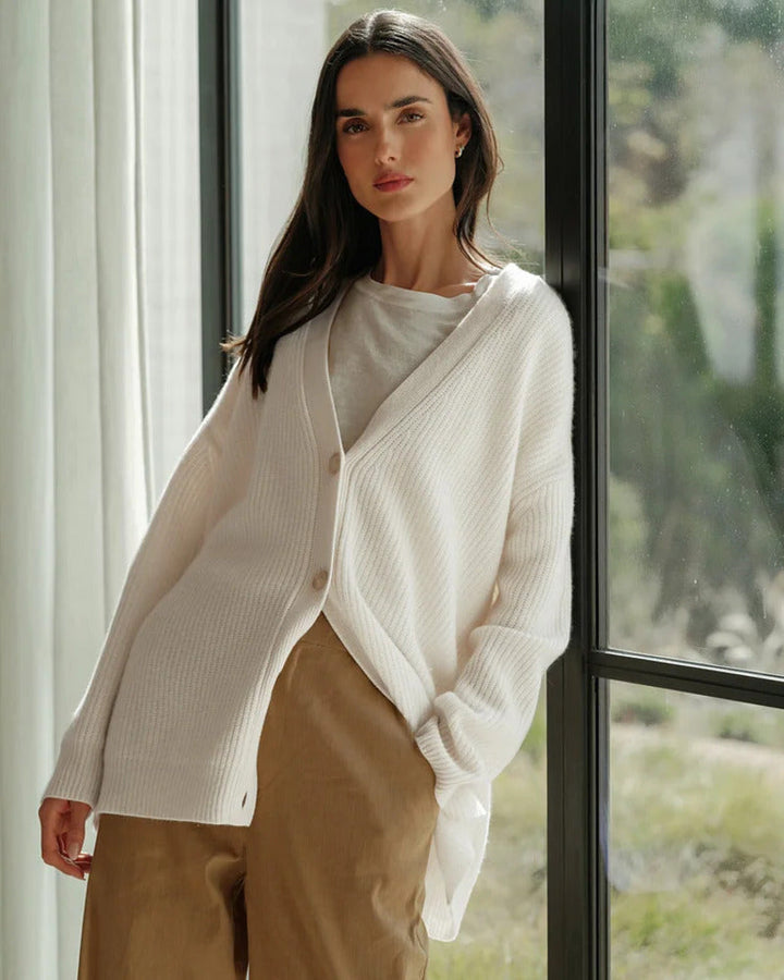 Solveig | Damen Oversize Strickjacke mit V-Ausschnitt - Taupe - Image 9
