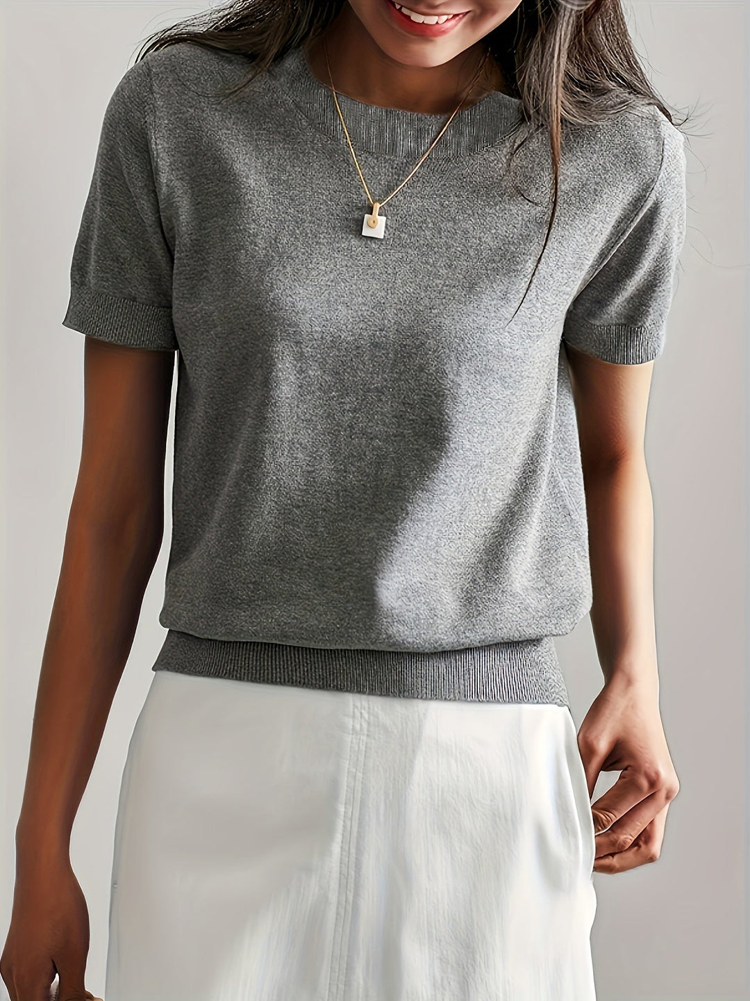 Sunniva | Damen Kurzarm Strickpullover Rundhals - Grey - Image 6