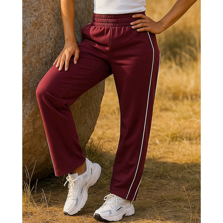 Svanhild | Damen Jogginghose Straight Leg mit Seitenstreifen - Burgundy - Image 1