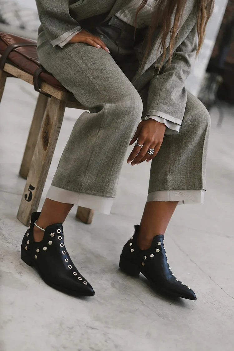 Svanhora | Damen Stiefeletten mit Metallösen - Black - Image 3
