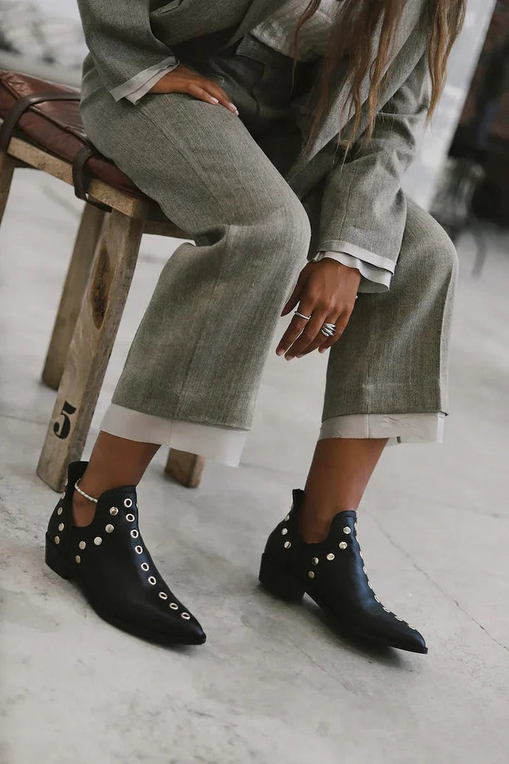 Svanhora | Damen Stiefeletten mit Metallösen - Black - Image 3