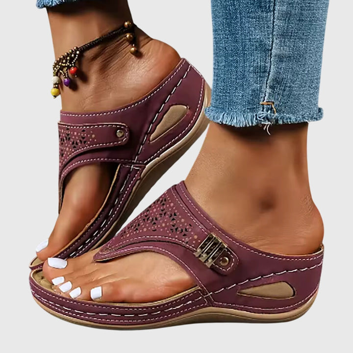 Tabitha | Damen Bequeme Sandalen mit Zehensteg - Brown - Image 14