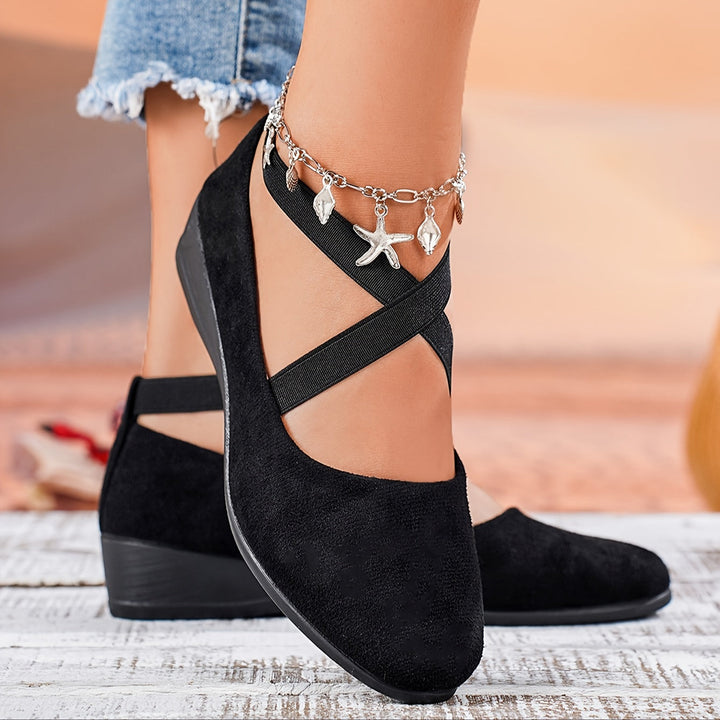 Cyrena | Damen Keilpumps mit Kreuzriemen - Black - Image 4