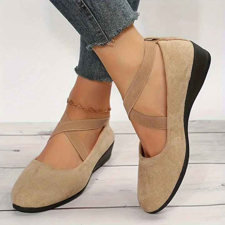 Cyrena | Damen Keilpumps mit Kreuzriemen - Black - Image 6