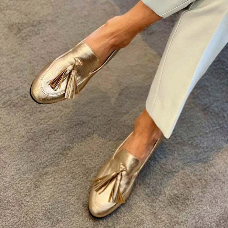 Tilvara | Damen Quasten-Loafer Goldener Slipper - Gold - Image 1