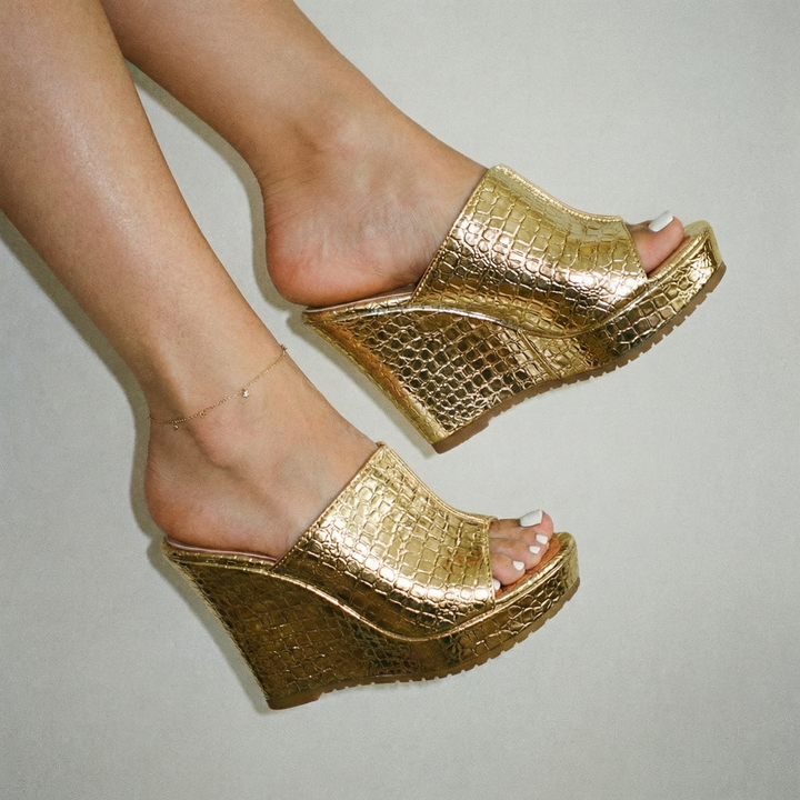 Valeria | Damen Gold Plateau Keilsandaletten - Gold - Image 5