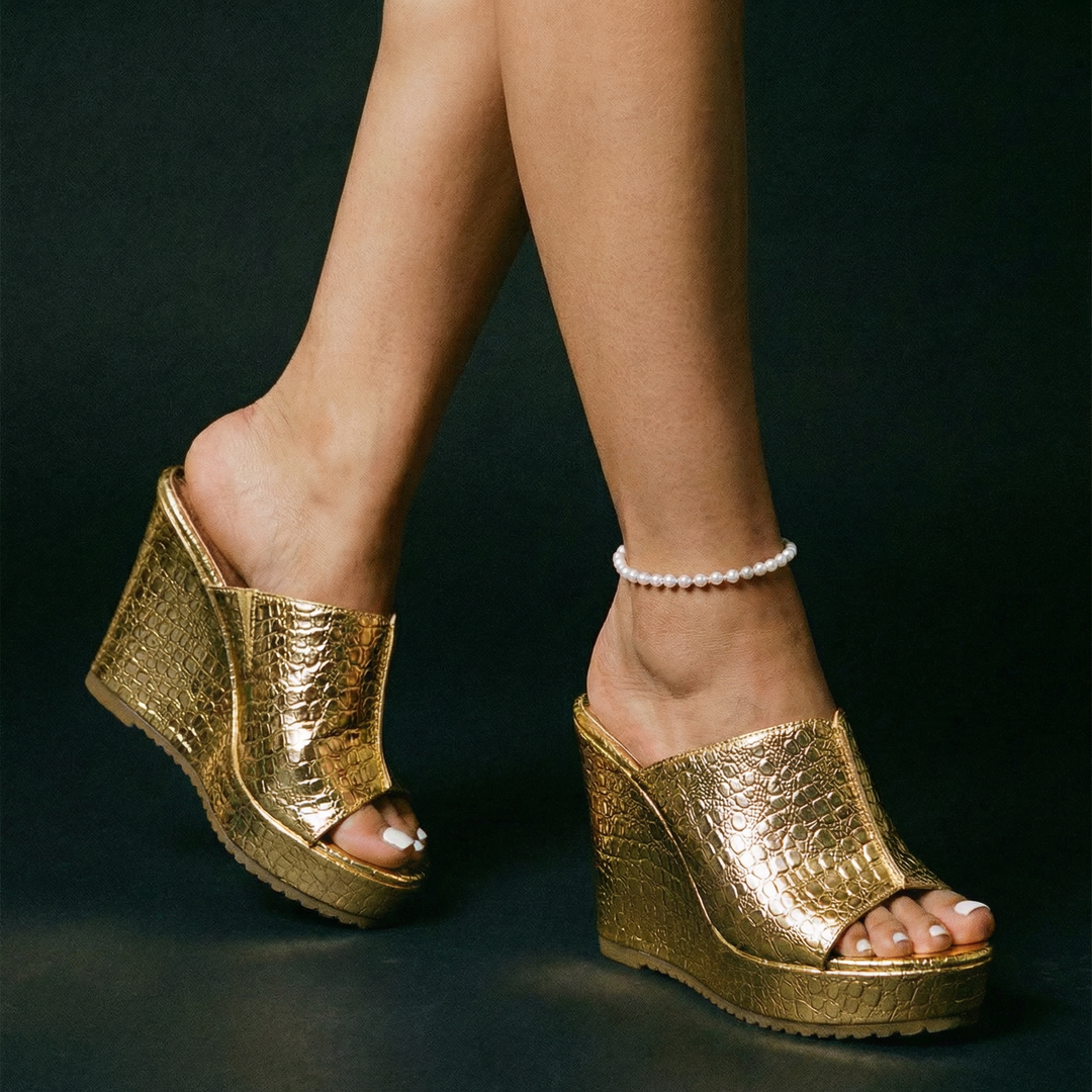 Valeria | Damen Gold Plateau Keilsandaletten - Gold - Image 6