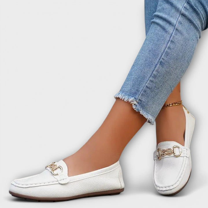 Veldra | Damen Slipper Loafers mit Goldkette - Black - Image 2