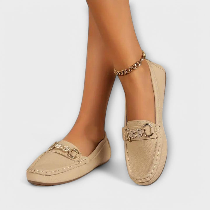 Veldra | Damen Slipper Loafers mit Goldkette - Black - Image 3