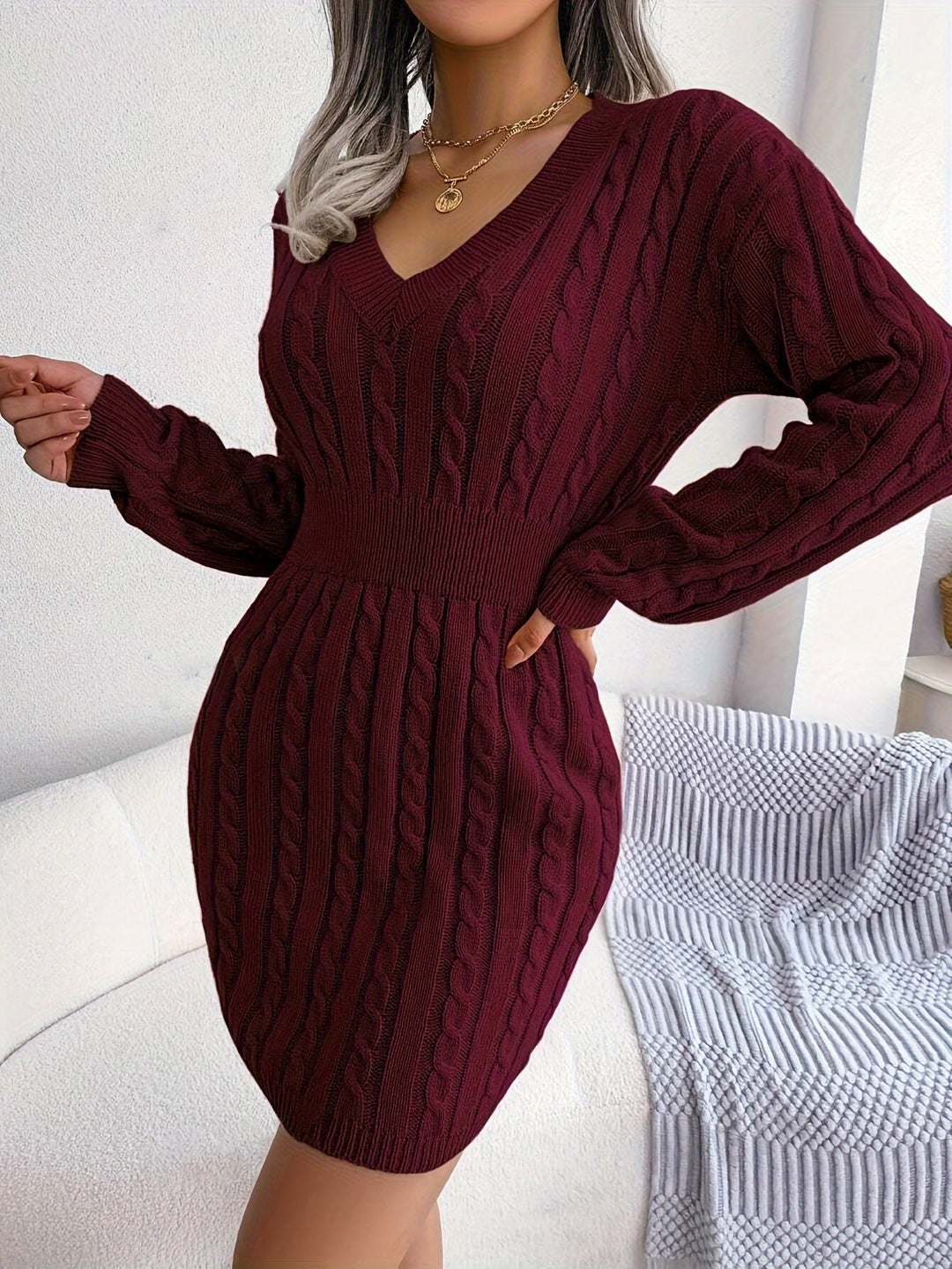 Veldra | Damen Strickkleid mit Zopfmuster Peplum - Burgundy - Image 4