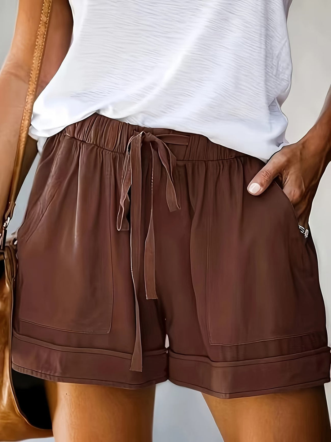 Vella | Damen Shorts Elastischer Bund mit Taschen - Black - Image 4