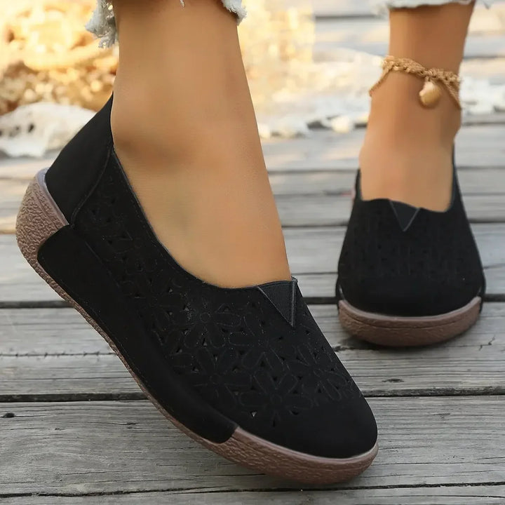 Viktoria | Damen Plateau Loafer mit Lochperforation - Black - Image 2