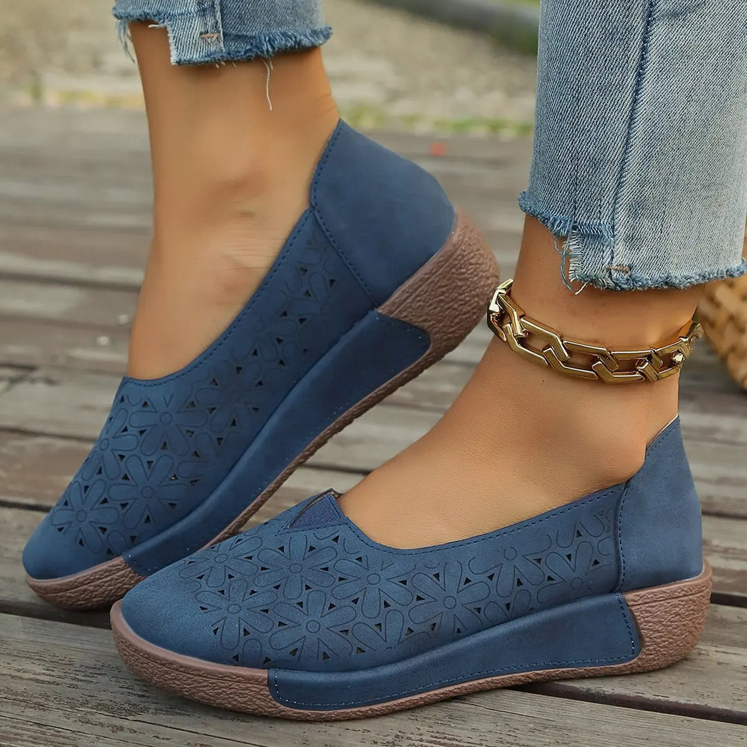 Viktoria | Damen Plateau Loafer mit Lochperforation - Black - Image 3