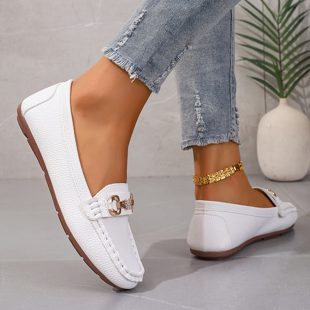 Vrenka | Damen Loafer Slipper mit Metallspange - White - Image 8