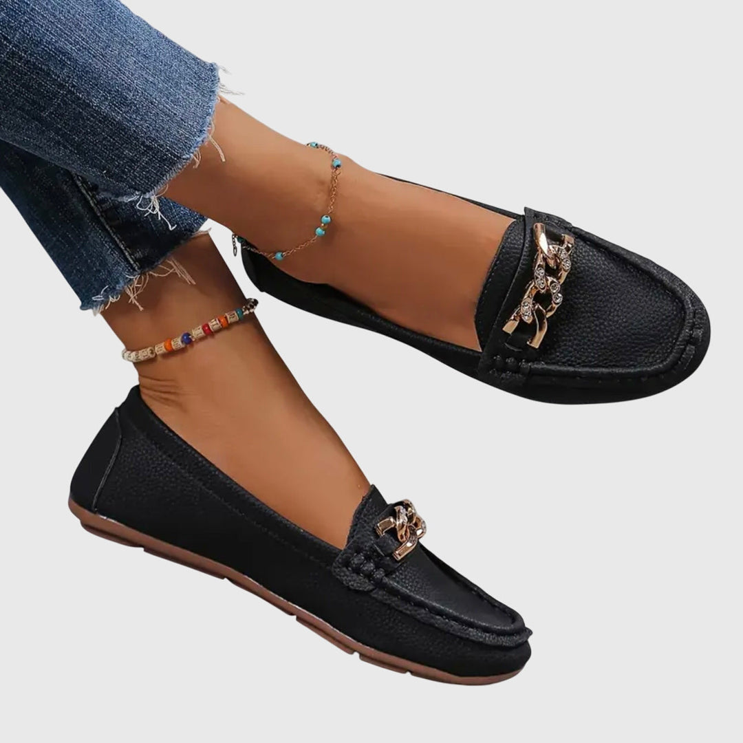 Welduna | Damen Loafer Slipper mit Goldketten-Detail - White - Image 2