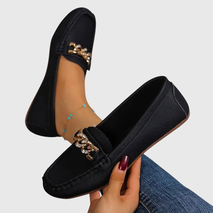 Welduna | Damen Loafer Slipper mit Goldketten-Detail - White - Image 5