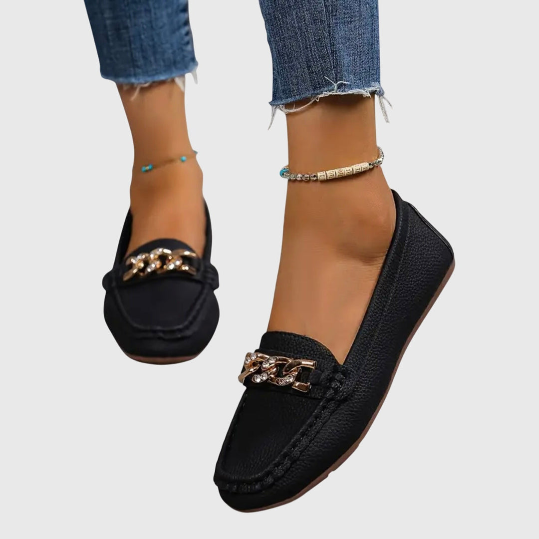 Welduna | Damen Loafer Slipper mit Goldketten-Detail - White - Image 8