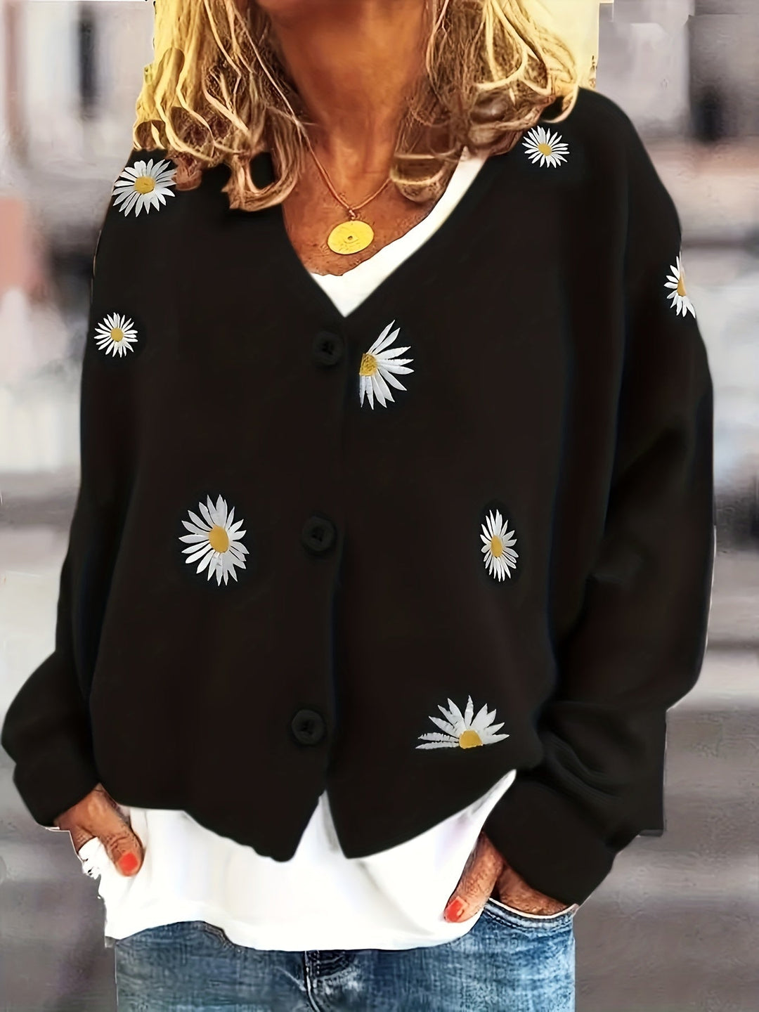 Wilteke | Damen Strickjacke mit Gänseblümchen-Stickerei - Green - Image 10